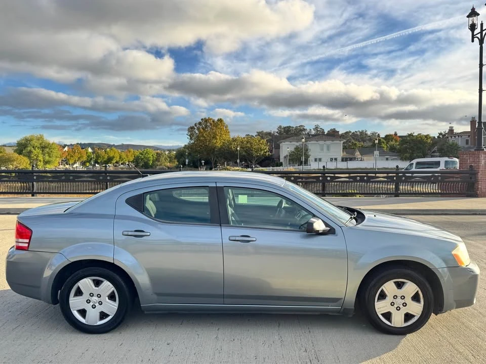 2010 Dodge Avenger Sedan - Image 5 of 12