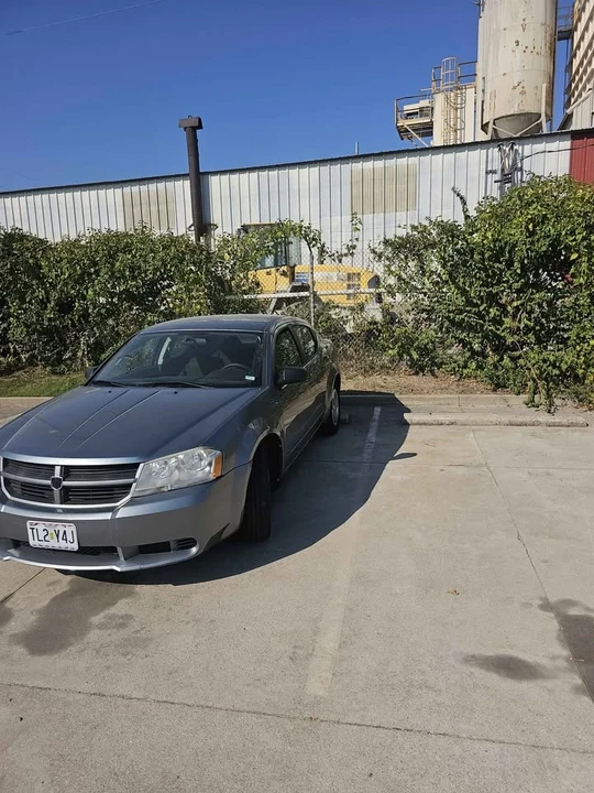 2010 Dodge Avenger Sedan - Image 2 of 4