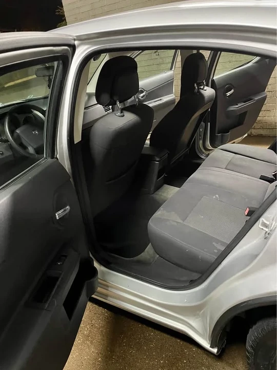2010 Dodge Avenger Sedan - Image 8 of 11