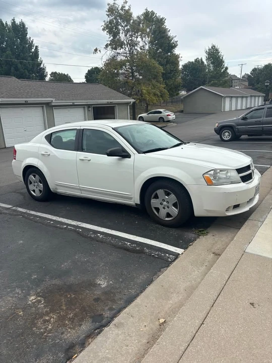 2010 Dodge Avenger Sedan - Image 2 of 8