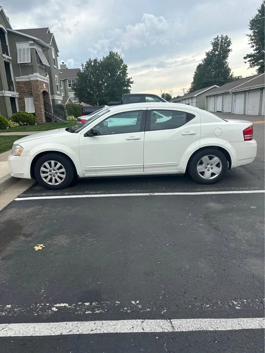 2010 Dodge Avenger Sedan - Image 3 of 8