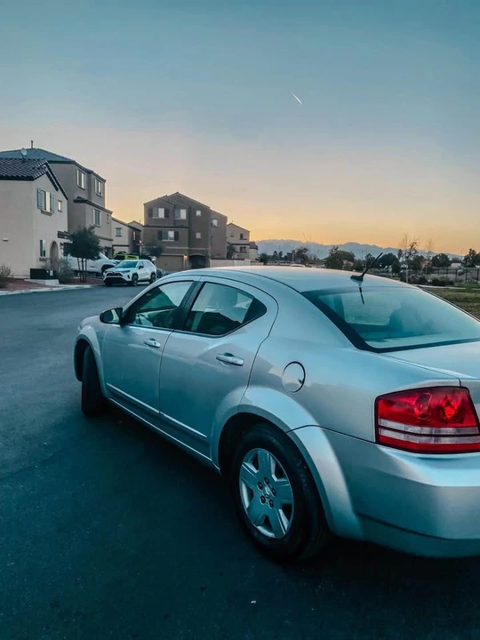 2010 Dodge Avenger Sedan - Image 4 of 5