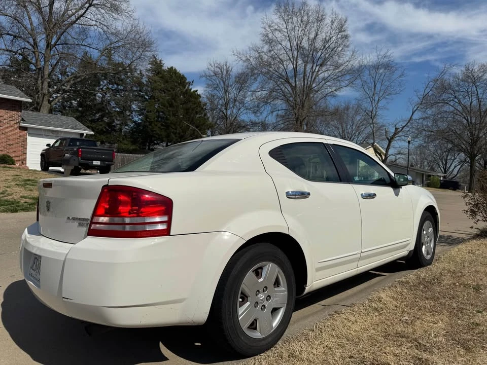2010 Dodge Avenger Sedan - Image 6 of 11