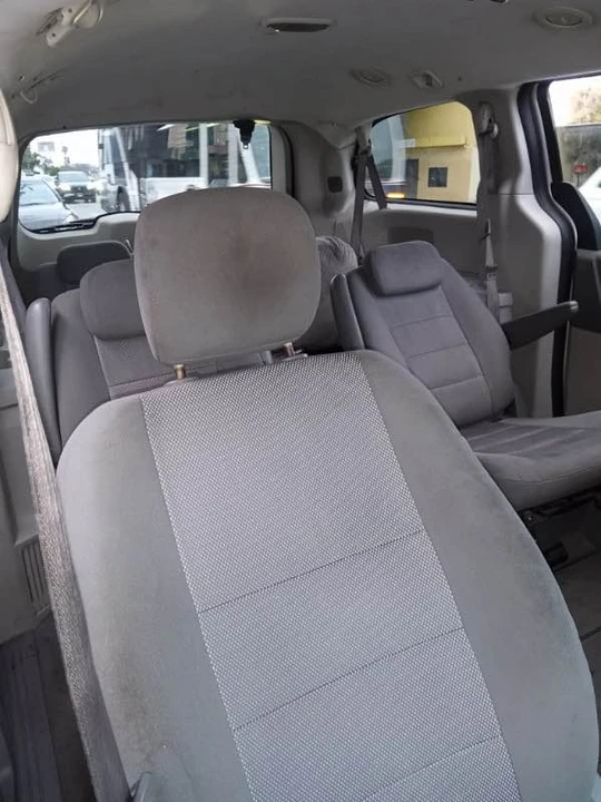 2010 Dodge Caravan - Image 2 of 3