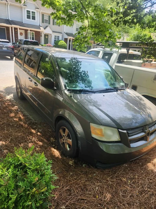 2010 Dodge Caravan - Image 2 of 5