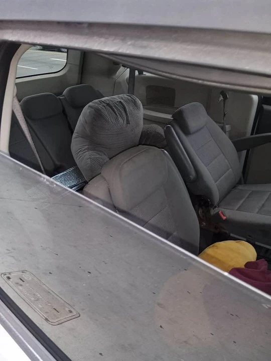 2010 Dodge Caravan - Image 3 of 3