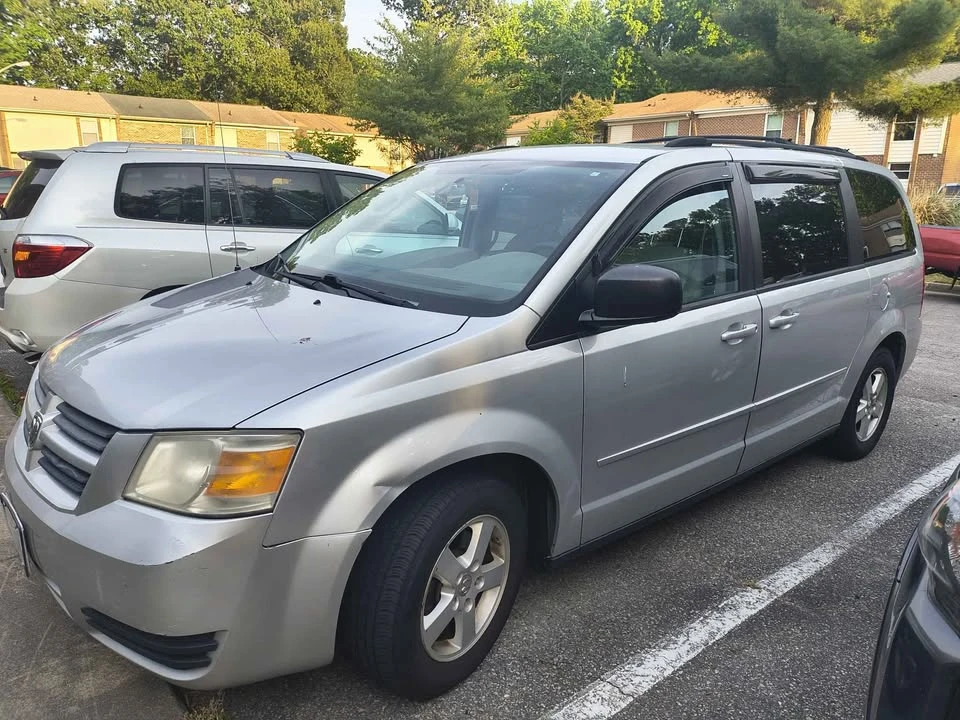 2010 Dodge Caravan - Image 2 of 7