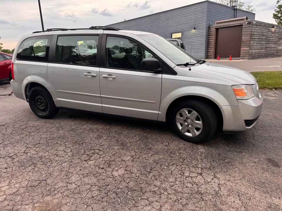 2010 Dodge Caravan - Image 3 of 7