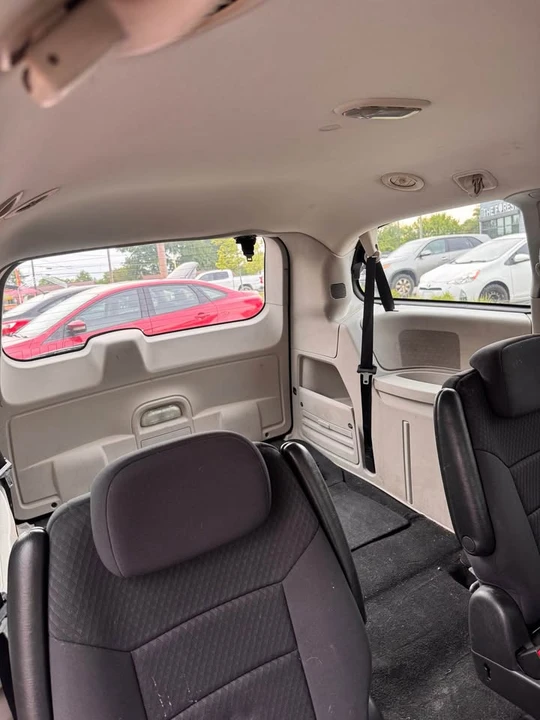 2010 Dodge Caravan - Image 6 of 7