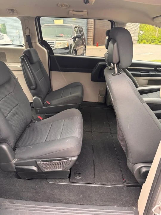 2010 Dodge Caravan - Image 5 of 7