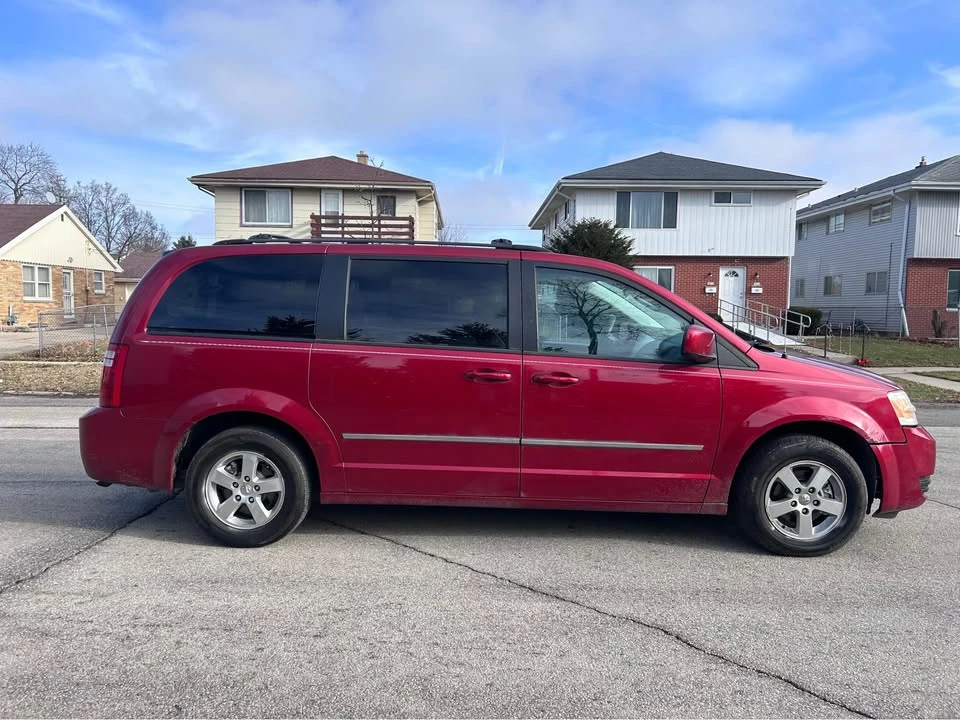 2010 Dodge Caravan - Image 7 of 16
