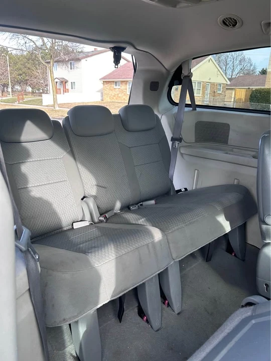 2010 Dodge Caravan - Image 10 of 16