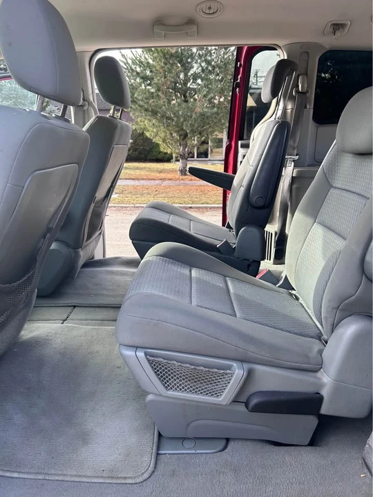 2010 Dodge Caravan - Image 13 of 16
