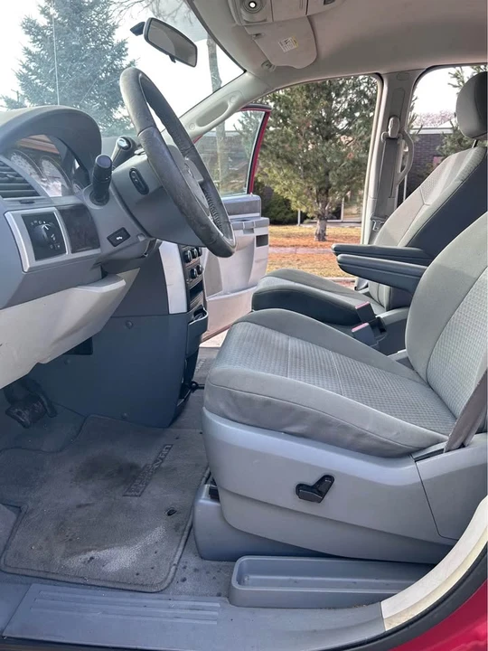 2010 Dodge Caravan - Image 15 of 16