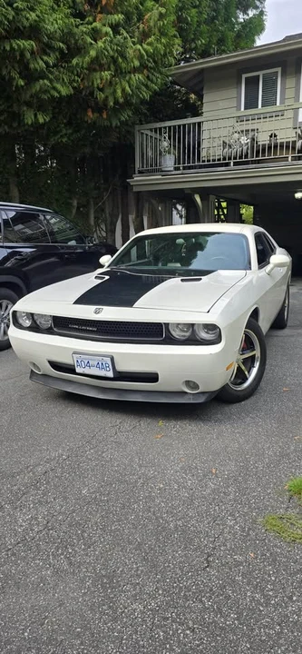 2010 Dodge Challenger 3rd Gen - Image 2 of 9