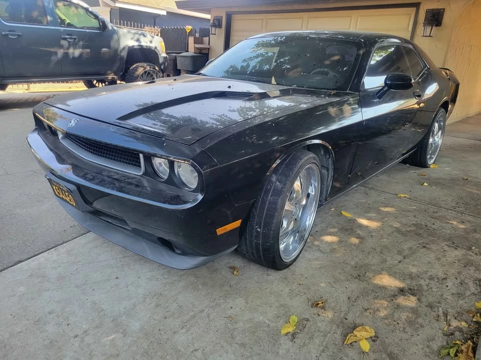 2010 Dodge Challenger 3rd Gen - Image 2 of 2