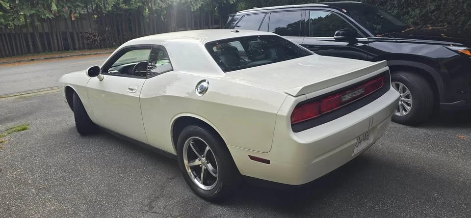 2010 Dodge Challenger 3rd Gen - Image 3 of 9