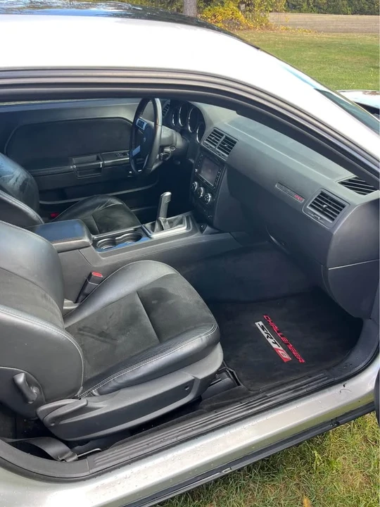 2010 Dodge Challenger 3rd Gen - Image 7 of 10