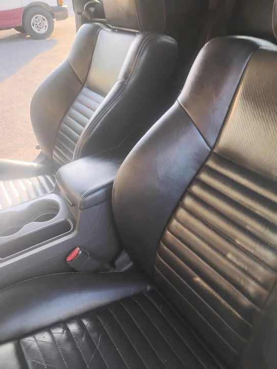 2010 Dodge Challenger 3rd Gen - Image 5 of 6