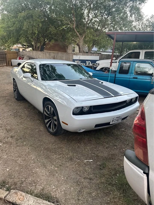2010 Dodge Challenger 3rd Gen - Image 2 of 2