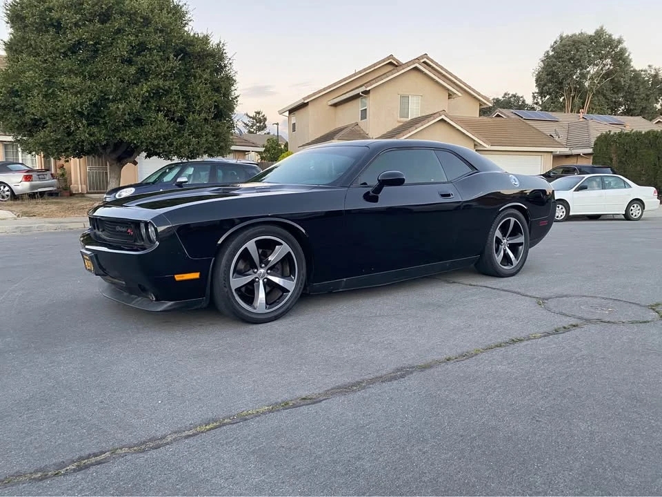 2010 Dodge Challenger 3rd Gen - Image 2 of 5