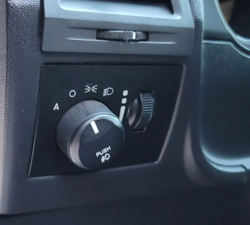 2010 Dodge Challenger 3rd Gen - Image 17 of 20