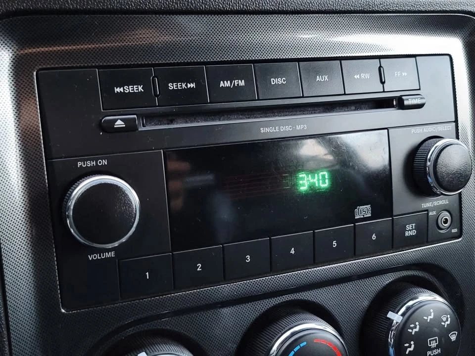 2010 Dodge Challenger 3rd Gen - Image 19 of 20