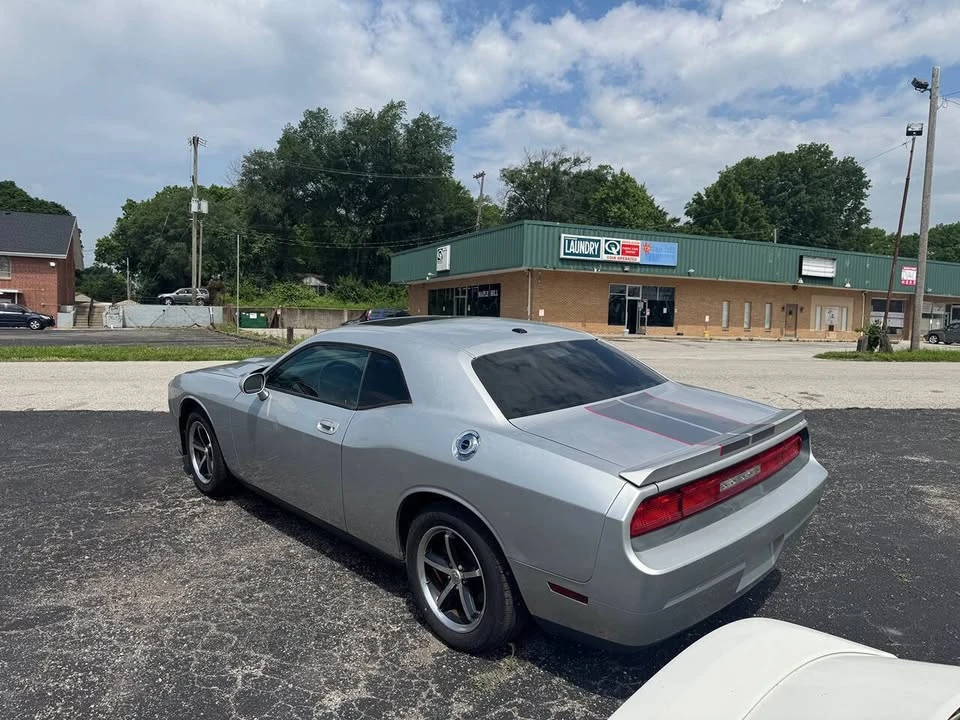 2010 Dodge Challenger 3rd Gen - Image 4 of 12