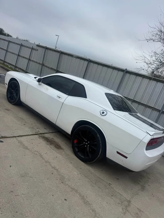 2010 Dodge Challenger 3rd Gen - Image 2 of 8