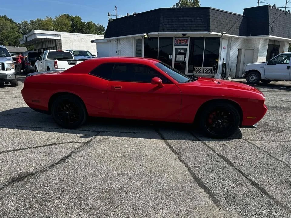 2010 Dodge Challenger 3rd Gen - Image 2 of 5