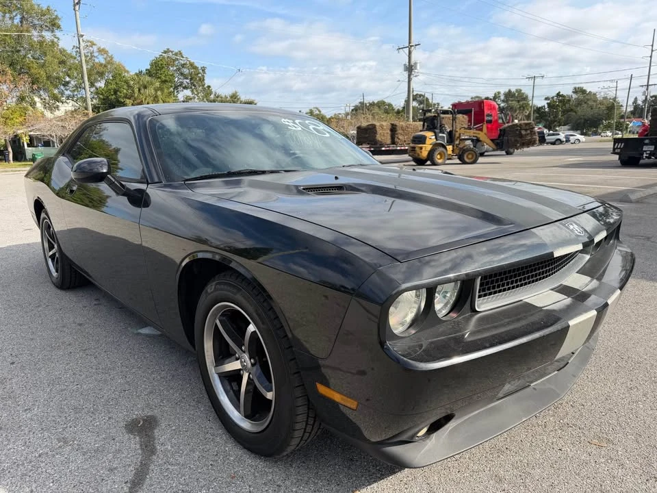 2010 Dodge Challenger 3rd Gen - Image 6 of 10