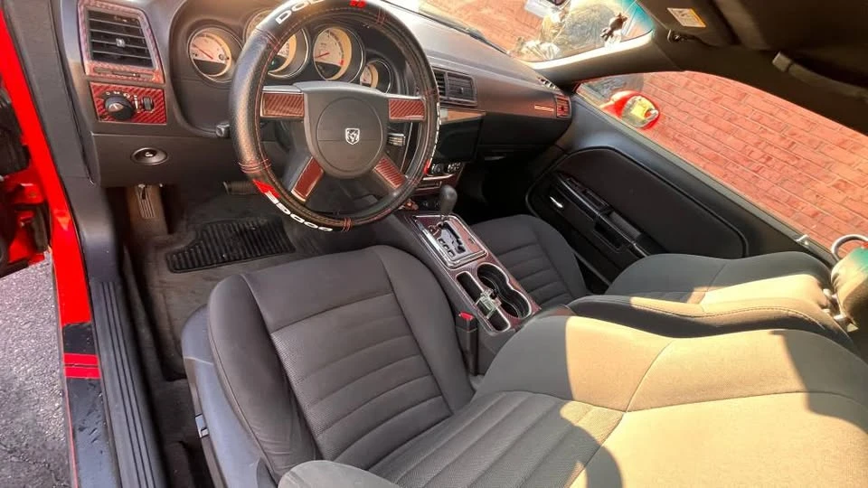 2010 Dodge Challenger 3rd Gen - Image 5 of 8