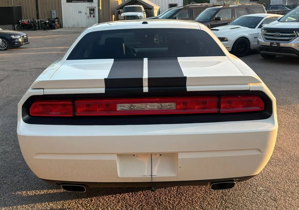 2010 Dodge Challenger 3rd Gen - Image 5 of 20