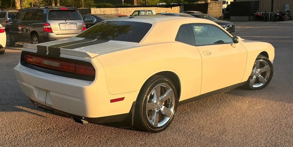 2010 Dodge Challenger 3rd Gen - Image 6 of 20