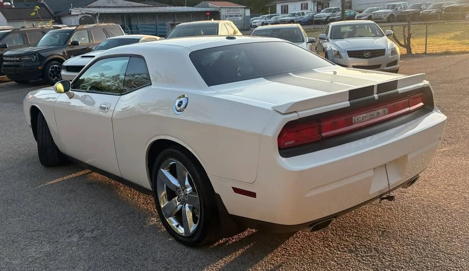 2010 Dodge Challenger 3rd Gen - Image 4 of 20