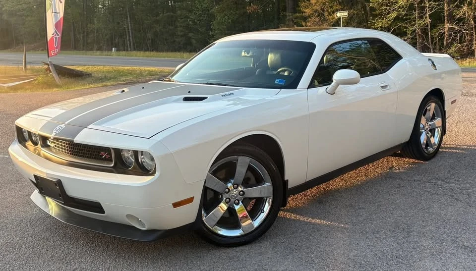 2010 Dodge Challenger 3rd Gen - Image 2 of 20