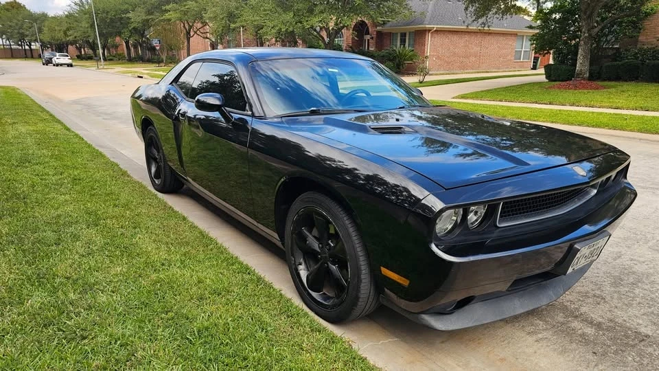2010 Dodge Challenger 3rd Gen - Image 2 of 6