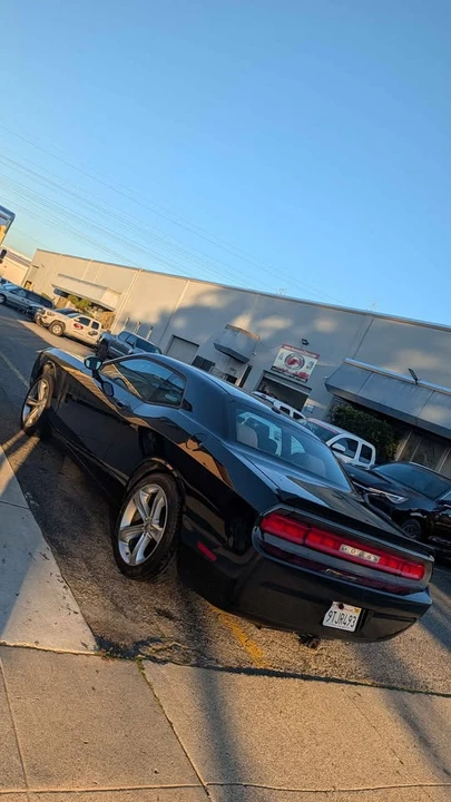 2010 Dodge Challenger 3rd Gen - Image 3 of 11
