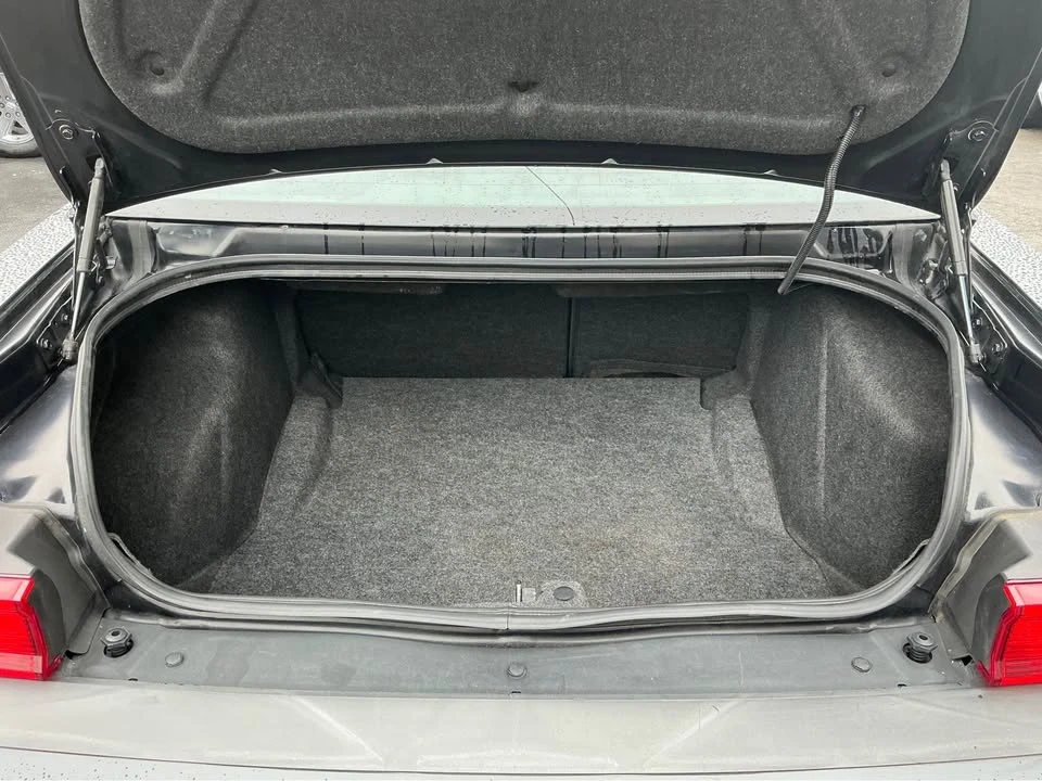 2010 Dodge Challenger 3rd Gen - Image 16 of 18