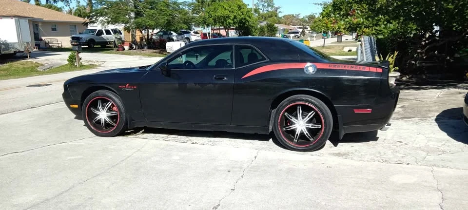 2010 Dodge Challenger 3rd Gen - Image 2 of 7