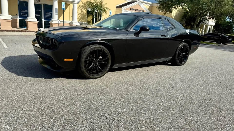 2010 Dodge Challenger 3rd Gen - Image 4 of 16
