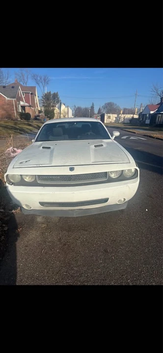 2010 Dodge Challenger 3rd Gen - Image 2 of 10