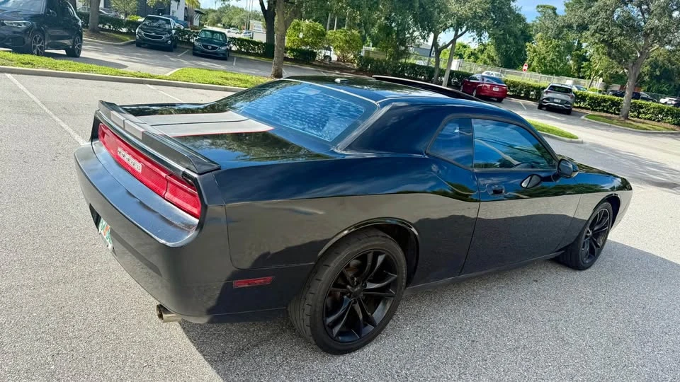 2010 Dodge Challenger 3rd Gen - Image 7 of 16