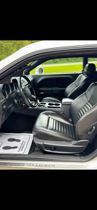 2010 Dodge Challenger 3rd Gen - Image 13 of 14