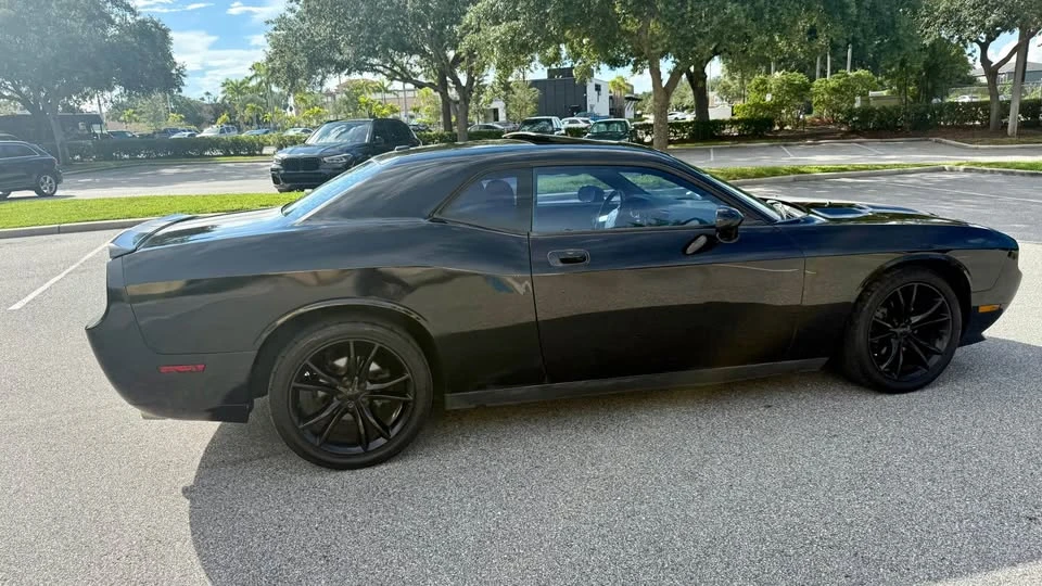 2010 Dodge Challenger 3rd Gen - Image 5 of 14