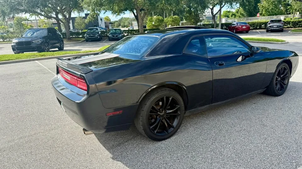 2010 Dodge Challenger 3rd Gen - Image 6 of 14