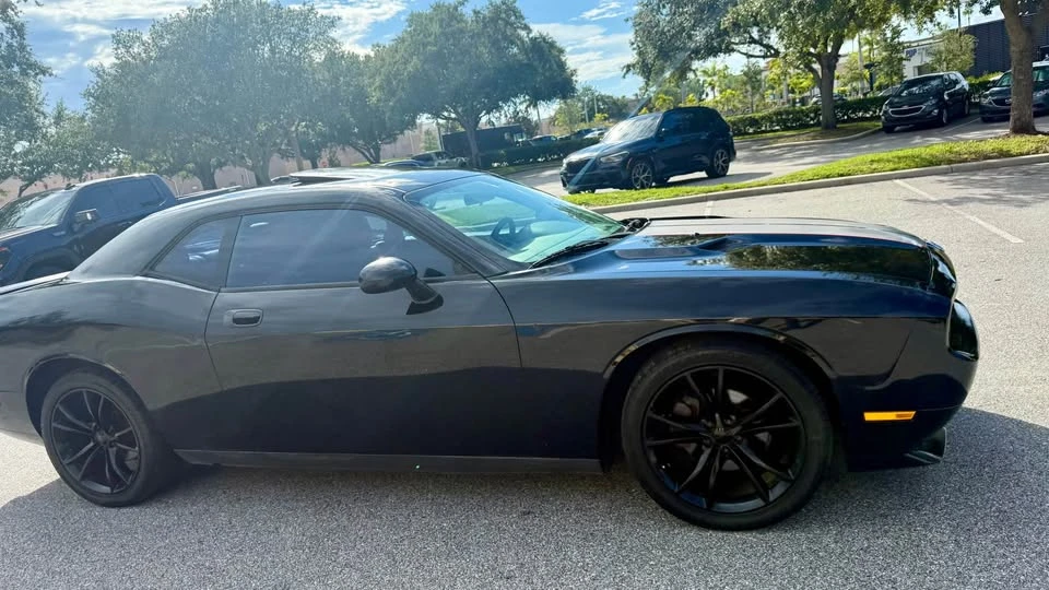 2010 Dodge Challenger 3rd Gen - Image 4 of 14