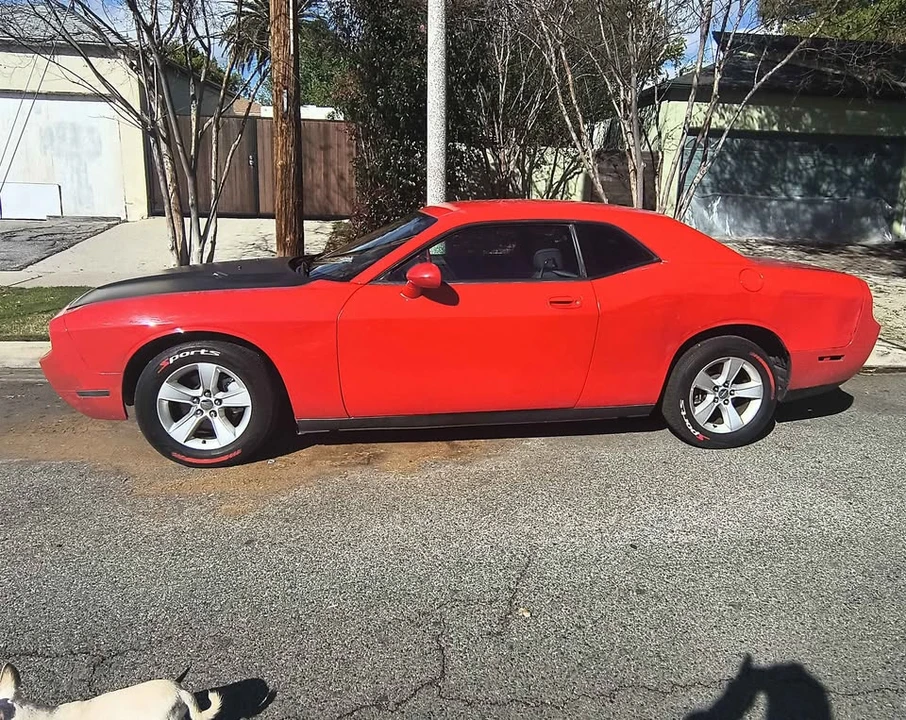 2010 Dodge Challenger 3rd Gen - Image 2 of 8