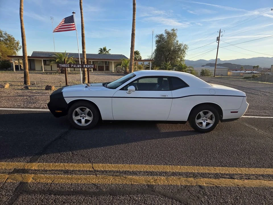 2010 Dodge Challenger 3rd Gen - Image 2 of 7