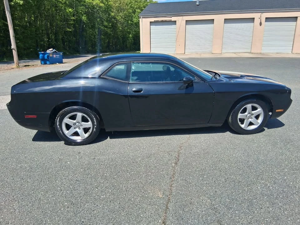 2010 Dodge Challenger 3rd Gen - Image 2 of 9
